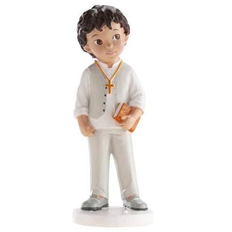 Figura de niño de comunión con cruz y Biblia, ideal para tartas de Primera Comunión. Marca Dekora, 16 cm de altura.