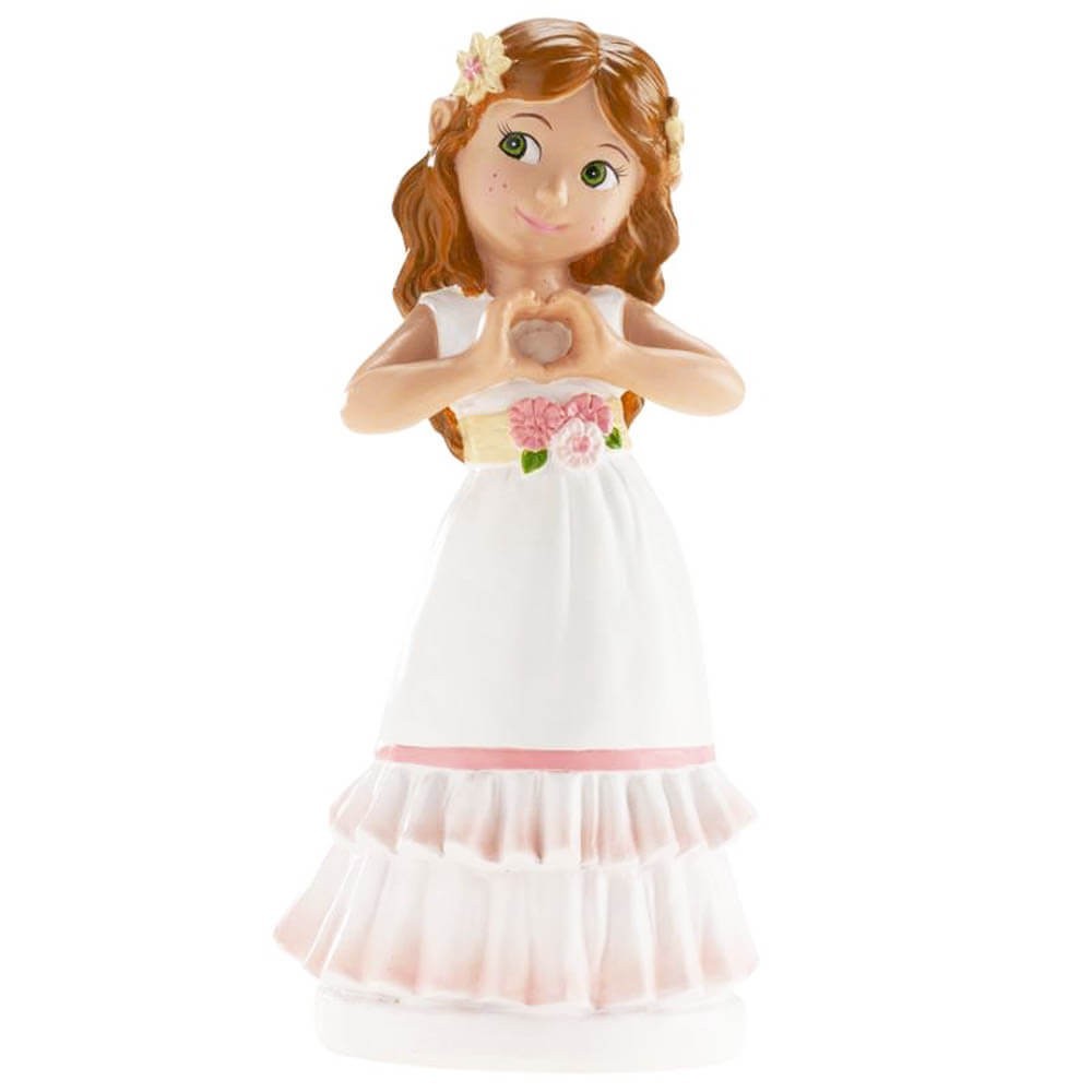 Figura de niña de comunión con vestido blanco, cinturón de flores y manos en forma de corazón. 16 cm. Marca Dekora.