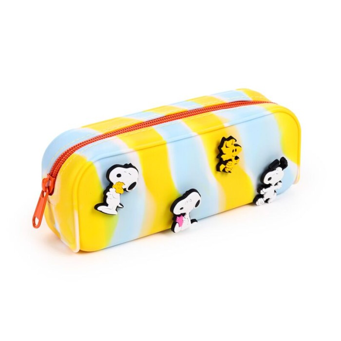 ESTUCHE SILICONA CON ACCESORIOS SNOOPY 